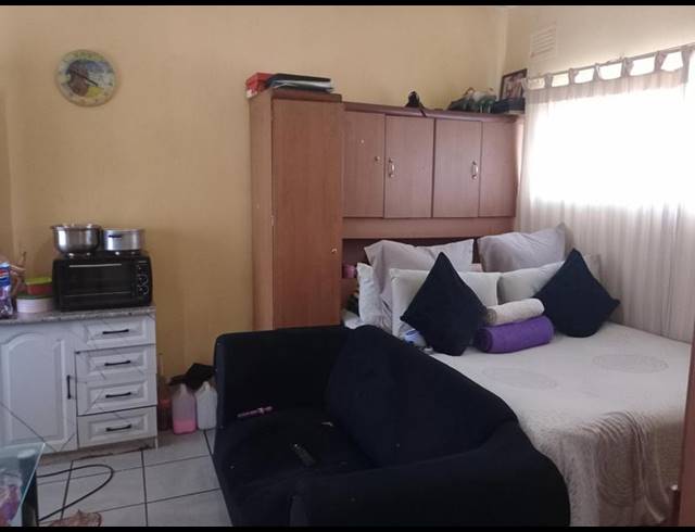 25 BEDROOM COMPLEX FOR SALE IN VEREENIGING CENTRAL